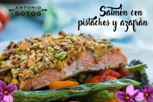 Salmón acompañado de pistachos y azafrán