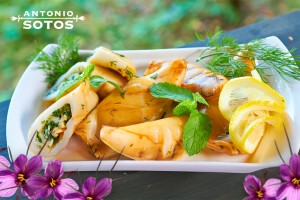 Calamares rellenos con salsa de azafrán