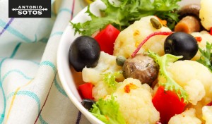 Ensalada de coliflor y champiñones con azafrán