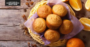 Magdalenas caseras de naranja y azafrán