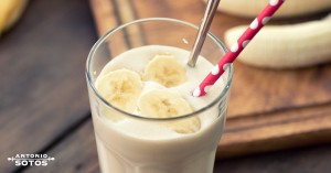 Smoothie de caqui, plátano y azafrán