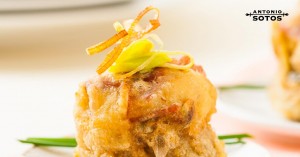 Alcachofa en tempura con azafrán