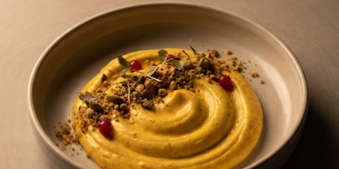 crema-de-azafran-con-crumble-de-cardamomo